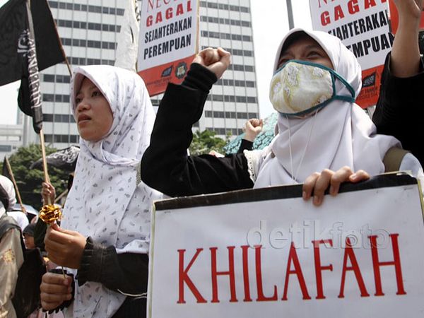 Ratusan Perempuan HTI gelar Aksi Damai di HI