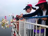 Tabur Bunga untuk Korban AirAsia QZ8501