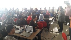 Walikota Risma Lecut Siswa SMA Surabaya Belajar Bikin Game