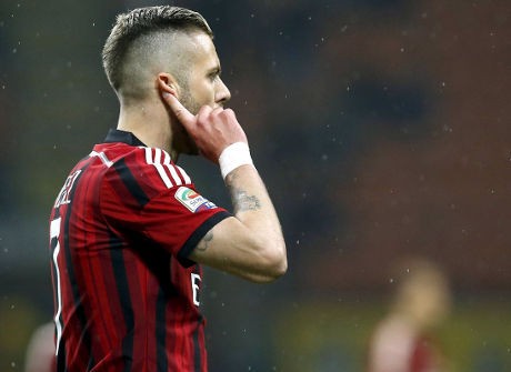 Menez sebagai Jawaban Milan