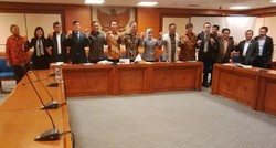 Ini 16 Anggota Fraksi Golkar DPR yang Kini Setia ke Agung Laksono
