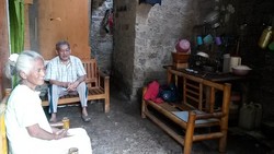 Soeparmin Khawatir Rumah Setengah Jadi Ambruk saat Hujan Turun