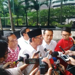 Hasyim Muzadi Sambangi KPK untuk Jenguk Anas Urbaningrum