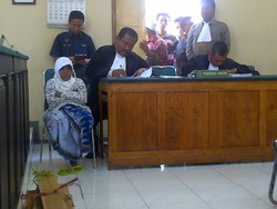 Pengacara Menanyai Saksi dengan Nada Tinggi, Asyani: Jhek Acarok, Cong!