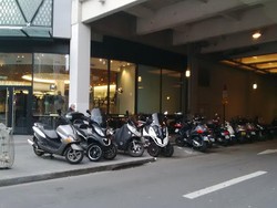 Sama Seperti Indonesia, Helm Sering Digondol Maling di Paris