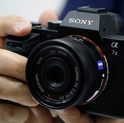 Saingi Canon, Sony Bikin Kamera 50 Megapixel