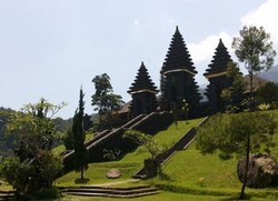 Bali? Bukan, Pura Cantik Ini Ada di Bogor