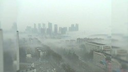 Kabut Menggantung di Kota ini Mengubahnya Jadi Mirip Negeri Dongeng