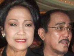 Kesedihan Rima Melati Ditinggal Selamanya oleh Frans Tumbuan