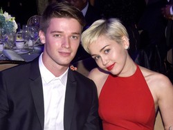 Patrick Schwarzenegger Diduga Selingkuh, Miley Cyrus KZL