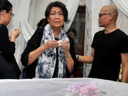 Olga Lydia Terinspirasi Kisah Cinta Frans Tumbuan dan Rima Melati