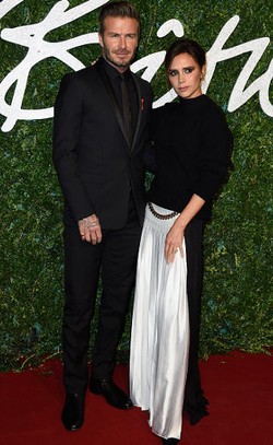 David Beckham Ikuti 99% Saran Fashion dari Victoria Beckham