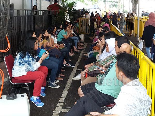 Suasana Penukaran Tiket One Direction Hari Ketiga