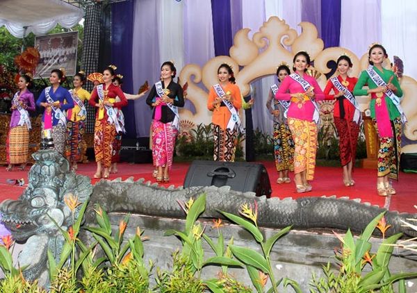 Festival Seni dan Budaya Adat Kuta