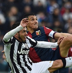 Tak Cuma Bikin Gol, Tevez Juga Dipuji karena Mampu Tutup Lubang Juve