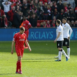 Bukan Kartu Merah Pertama Gerrard di Laga dengan MU