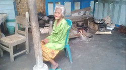 Ditawari Pindah ke Panti Jompo, Mbah Jirah: Nggak Mau Saya, di Sini Bebas