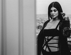 Di Usia 17 Tahun, Kylie Jenner Lakukan Pemotretan Seksi dengan Bikini
