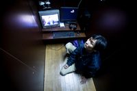 Melongok Orang Jepang yang Hanya Mampu Tinggal di Warnet