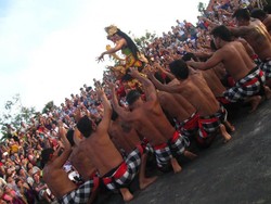 Melihat Cantiknya Dewi Shinta di Pura Uluwatu, Bali