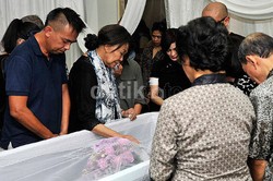 Yenny Rachman Kenang Sosok Frans Tumbuan