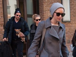 Jennifer Lawrence dan Bradley Cooper Kepergok Keluar Hotel Bareng