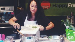 Ikuti Intuisi Tubuh, Dewi Lestari Tak Lagi Jadi Vegetarian