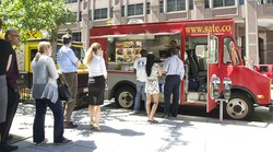 Pria Asal Malang Ini Sukses Usaha Food Truck Sate di Amerika Serikat