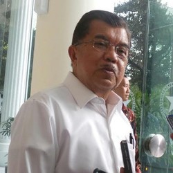 Tata Kota di RI Buruk, JK: Anak-anak Susah Main Sepakbola