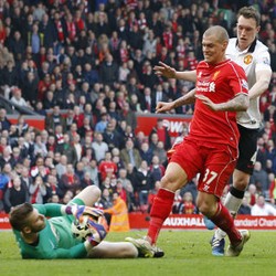 Didakwa FA Terkait Injakan pada De Gea, Skrtel Terancam Hukuman