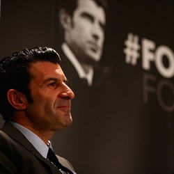 Figo: FIFA Akan Buang-buang Waktu Kalau Blatter Terpilih Lagi