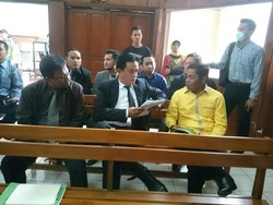 PN Jakut Sidang Perdana Gugatan Ical Terhadap Agung dan Menkum HAM