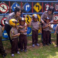 Selamatkan Anak-anak Dari Kecelakaan, Pakaikan Helm Sekarang Juga!
