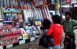 Nenek Usia 85 Tahun Bikin Petasan Bersyukur, Tak Masuk Penjara