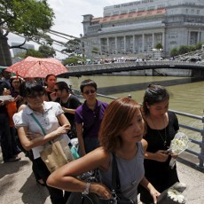 Ribuan Warga Singapura Mengantre di Jalanan untuk Melayat Lee Kuan Yew