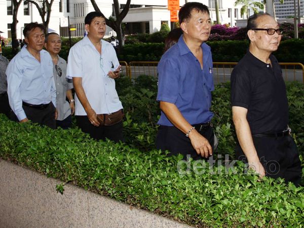 Ribuan Warga Antre untuk Melayat Lee Kuan Yew