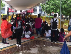 Ratusan Fans Sudah Antre Konser One Direction, Area GBK Dijaga Ketat
