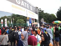 Senayan Hujan, Directioners Basah-basahan Nantikan One Direction