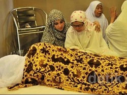 Kemeja Putih Baru Yanni Trio Libels