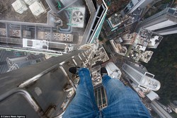 Lagi, Remaja Bertaruh Nyawa di Ketinggian Bikin Bergidik