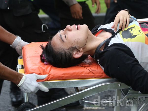 Banyak yang Pingsan! Ini Detail Kericuhan Jelang Konser 1D