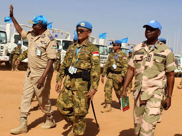 Komandan Sektor Barat Tinjau Pasukan Indonesia di Darfur