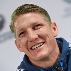 Schweinsteiger Tak Terbebani dengan Ban Kapten