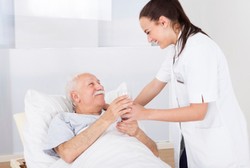 Baru Boleh Minum Usai Operasi Kalau Sudah Kentut, Ini Penjelasan Medisnya