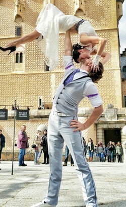 Pasangan Jago Akrobat Keliling Dunia 83 Hari untuk Gelar Pernikahan