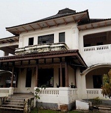 Gedung Juang 45 dengan Arsitektur Kolonial Belanda Tinggal Tunggu Ambruk
