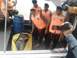 Jenazah ABK KM Kumala Endah Dibawa ke RS Bhayangkara