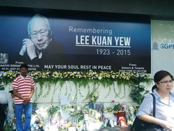 Warga Berbagai Etnis Beri Penghormatan Terakhir untuk Lee Kuan Yew