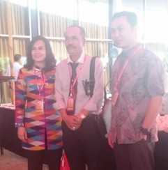 Bak Artis, Peserta Seminar Ikahi Antre Foto Bareng Hakim Sarpin