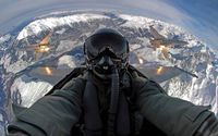 Selfie Dramatis Pilot Jet Tempur di Angkasa